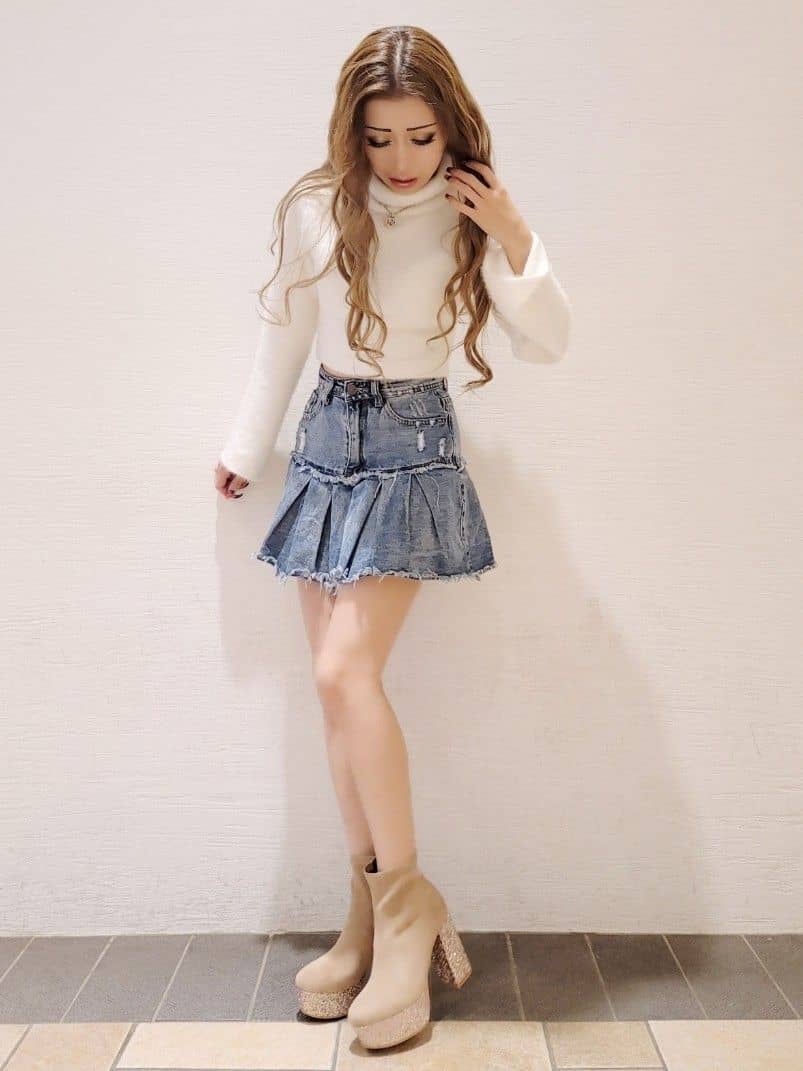 ESPERANZAの【ラク盛り/ショートブーツ】リピーター続出/脚長美脚 グリッターヒールショートブーツを使ったコーディネートを紹介します。｜Rakuten Fashion(楽天ファッション／旧楽天ブランドアベニュー)3349984