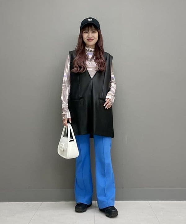 BEAMS WOMENのRay BEAMS / フェイクレザー Vネック ベストを使った