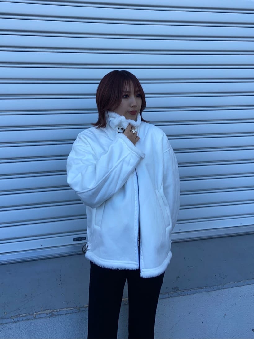 AZUL by moussyのフェイクムートンB-3フライトジャケットを使った 