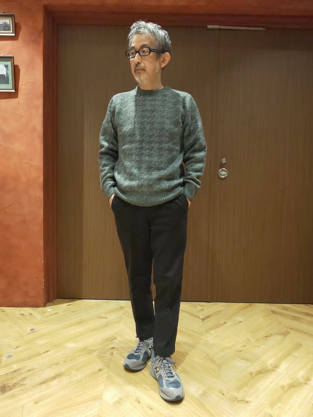 MEN'S BIGIの千鳥格子グレークルーネックニットを使ったコーディネートを紹介します。｜Rakuten Fashion(楽天ファッション／旧楽天ブランドアベニュー)3379469