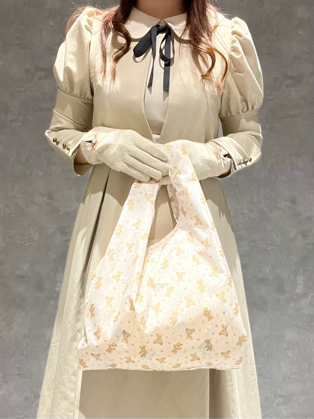 Maison de FLEURのベアプリントエコバッグを使ったコーディネートを紹介します。｜Rakuten Fashion(楽天ファッション／旧楽天ブランドアベニュー)3382865