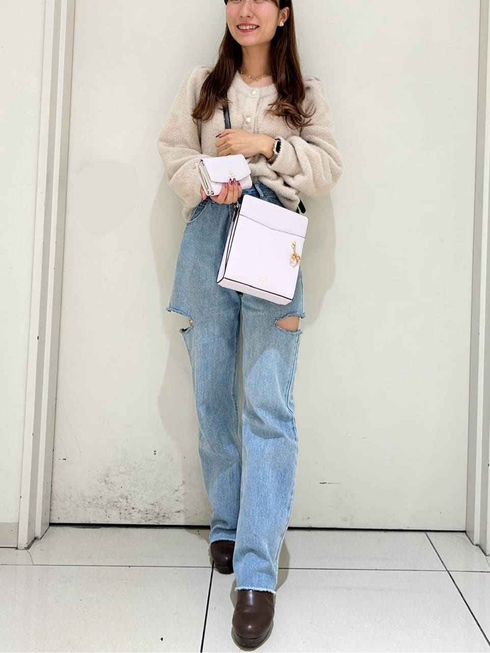 & chouetteの《推し事バッグ》クリアポケット付き縦型ショルダーバッグを使ったコーディネートを紹介します。｜Rakuten Fashion(楽天ファッション／旧楽天ブランドアベニュー)3386953