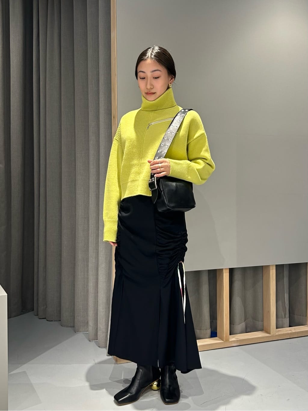 LOVELESSの【KANAKO SASAKI】コラボレーション ブラックドロストスカートを使ったコーディネートを紹介します。｜Rakuten Fashion(楽天ファッション／旧楽天ブランドアベニュー)3399935