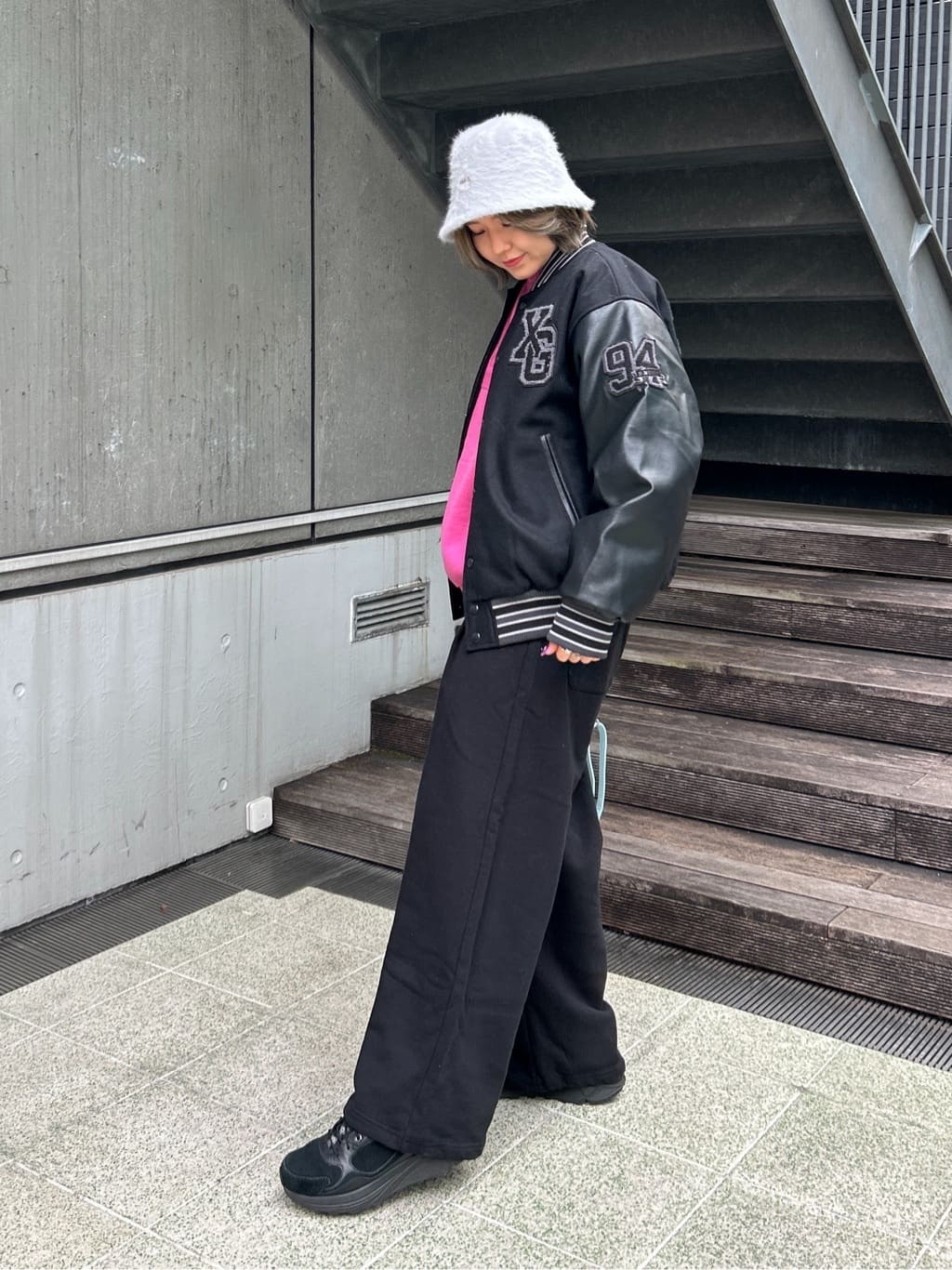 X-girlのCOLLEGE LOGO STADIUM JUMPER ジャケット X-girlを使ったコーディネートを紹介します。｜Rakuten Fashion(楽天ファッション／旧楽天ブランドアベニュー)3421852