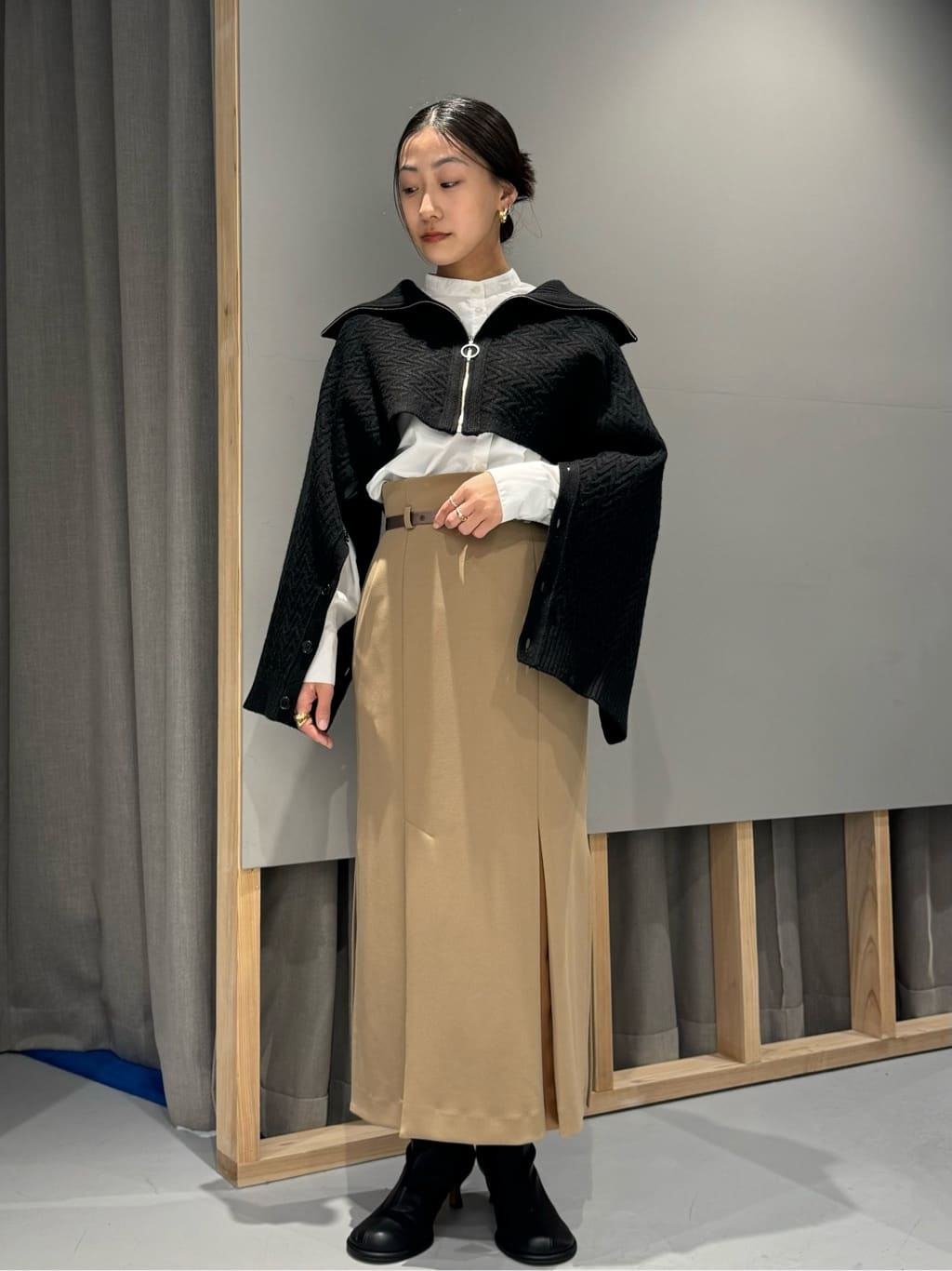LOVELESSのタイトスリットスカートを使ったコーディネートを紹介します。｜Rakuten Fashion(楽天ファッション／旧楽天ブランドアベニュー)3423266