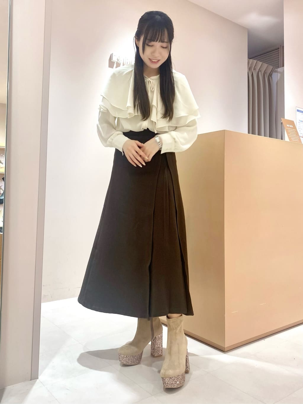 ESPERANZAの【ラク盛り/ショートブーツ】リピーター続出/脚長美脚 グリッターヒールショートブーツを使ったコーディネートを紹介します。｜Rakuten Fashion(楽天ファッション／旧楽天ブランドアベニュー)3427522