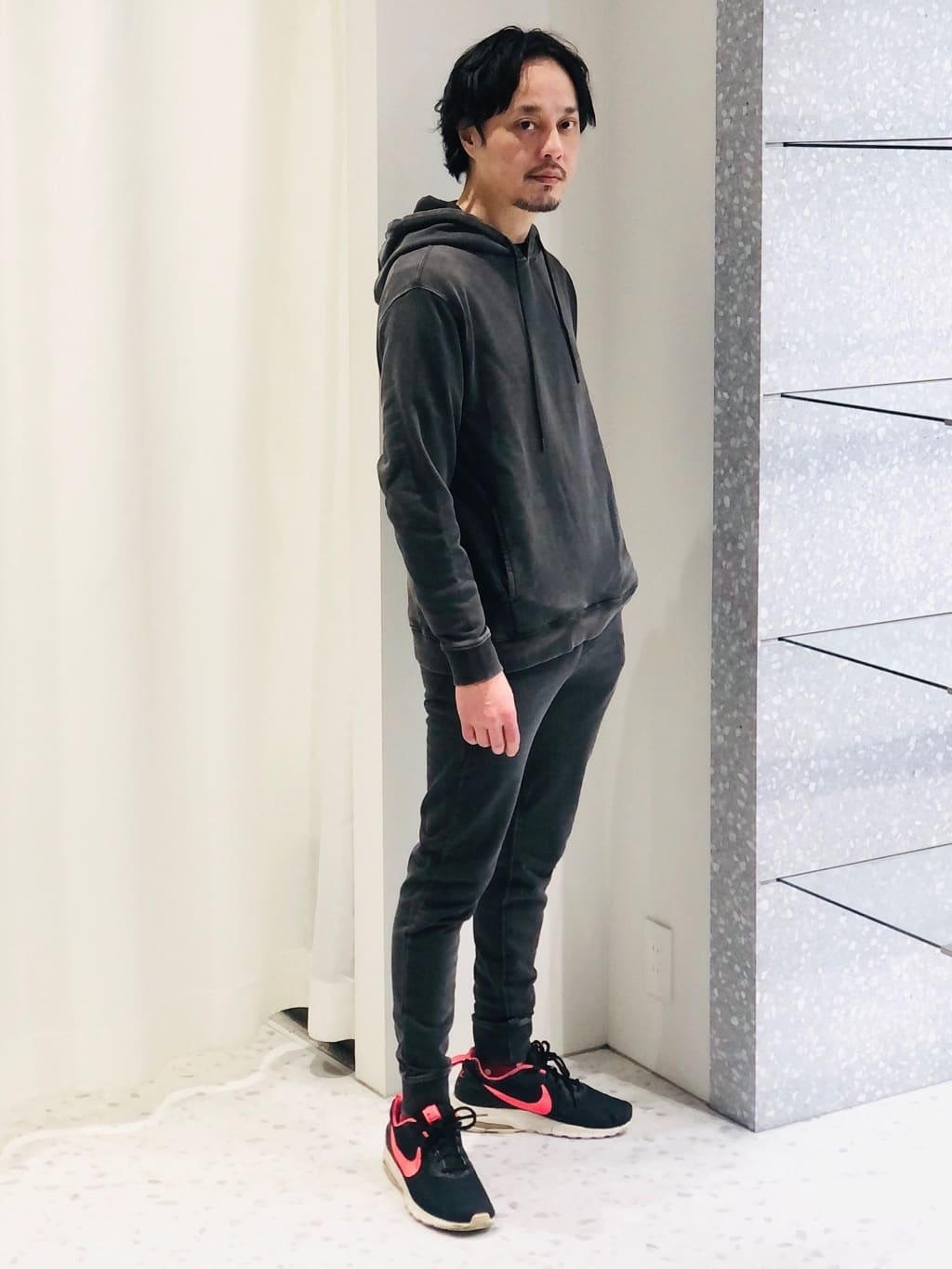 MEN'S BIGIの裏毛プルオーバーパーカーを使ったコーディネートを紹介します。｜Rakuten Fashion(楽天ファッション／旧楽天ブランドアベニュー)3429519