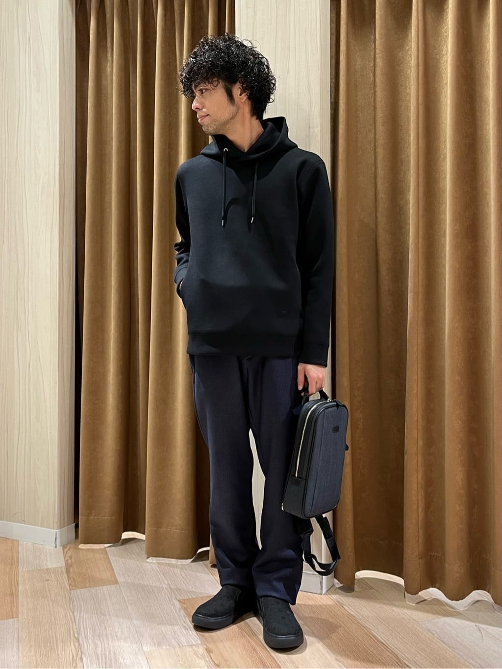 TAKEO KIKUCHIの【キレイ目】スリムワンショルダー バッグを使ったコーディネートを紹介します。｜Rakuten Fashion(楽天ファッション／旧楽天ブランドアベニュー)3430009