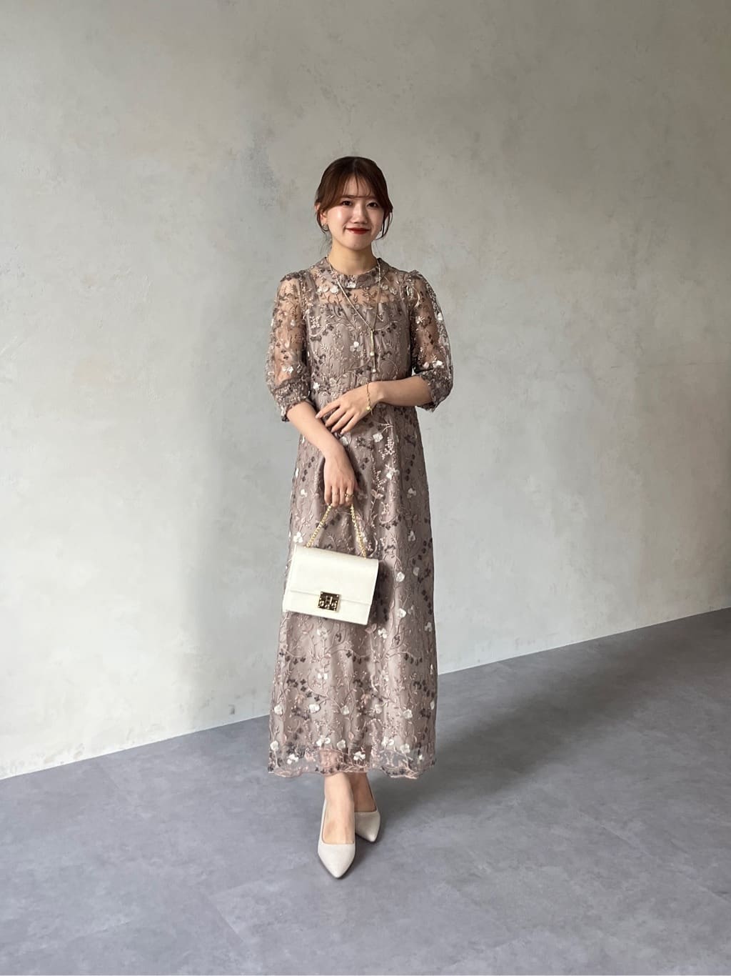 Thevon.の【オケージョン】アンティーク刺繍レースワンピースを使った 