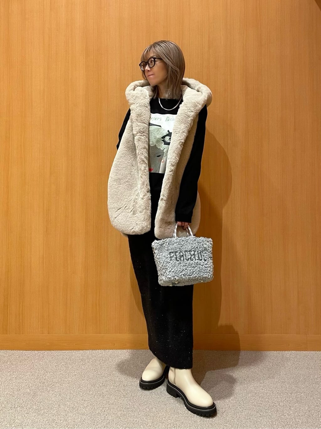 VinのロゴワッペンボアMINIバックを使ったコーディネートを紹介します。｜Rakuten Fashion(楽天ファッション／旧楽天ブランドアベニュー)3439257