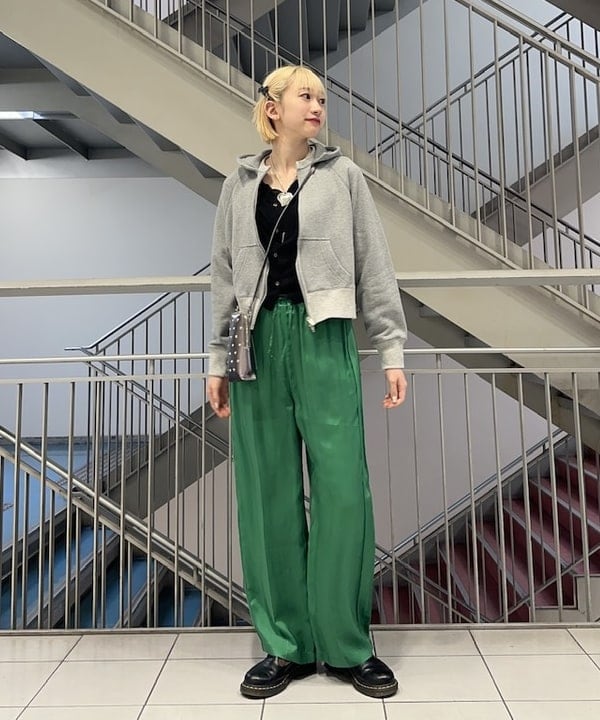 BEAMS WOMENのmaturely / Side Stripe Slacksを使ったコーディネート