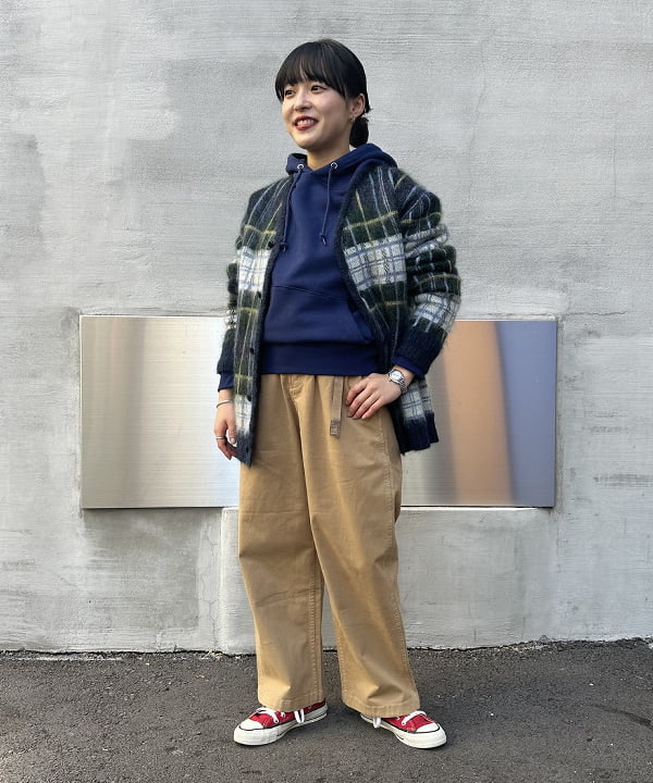 BEAMS WOMENのGRAMICCI * BEAMS BOY / 別注 2Way ジョガーパンツを使っ