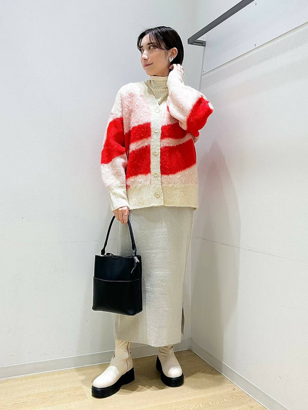 LAKOLEのワンハンドル2WAYスクエアバッグ3を使ったコーディネートを紹介します。｜Rakuten Fashion(楽天ファッション／旧楽天ブランドアベニュー)3451940