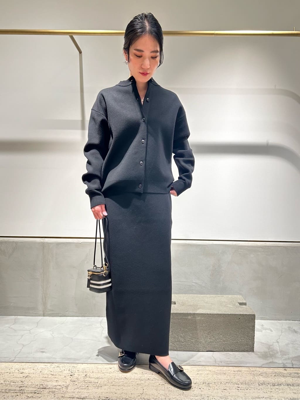 1er Arrondissementのミラノリブニットタイトスカートを使ったコーディネートを紹介します。｜Rakuten Fashion(楽天ファッション／旧楽天ブランドアベニュー)3456929