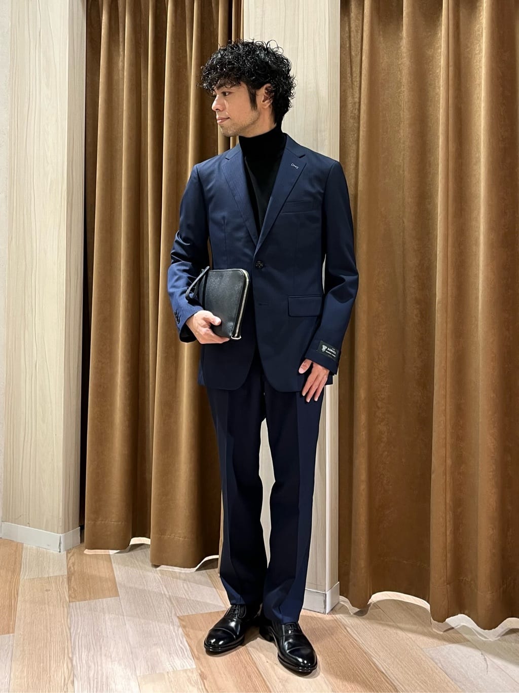 TAKEO KIKUCHIの【DORMEUIL】リップストップ カラー スーツを使ったコーディネートを紹介します。｜Rakuten Fashion(楽天ファッション／旧楽天ブランドアベニュー)3468557