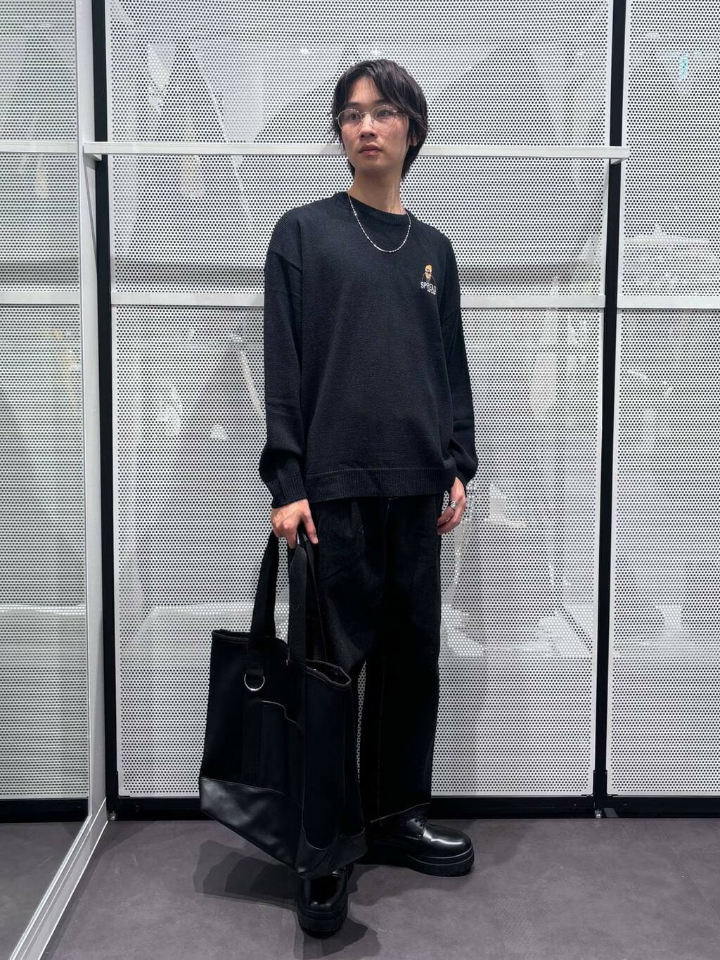 LAKOLEのネオプレーンシンプルトートバッグを使ったコーディネートを紹介します。｜Rakuten Fashion(楽天ファッション／旧楽天ブランドアベニュー)3471845