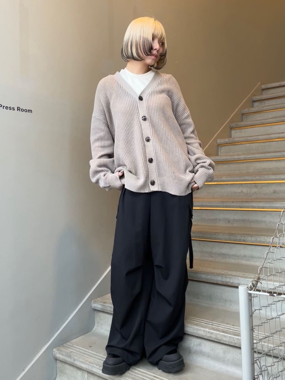 tk.TAKEO KIKUCHIのピグメントニットカーディガンを使ったコーディネートを紹介します。｜Rakuten Fashion(楽天ファッション／旧楽天ブランドアベニュー)3500911