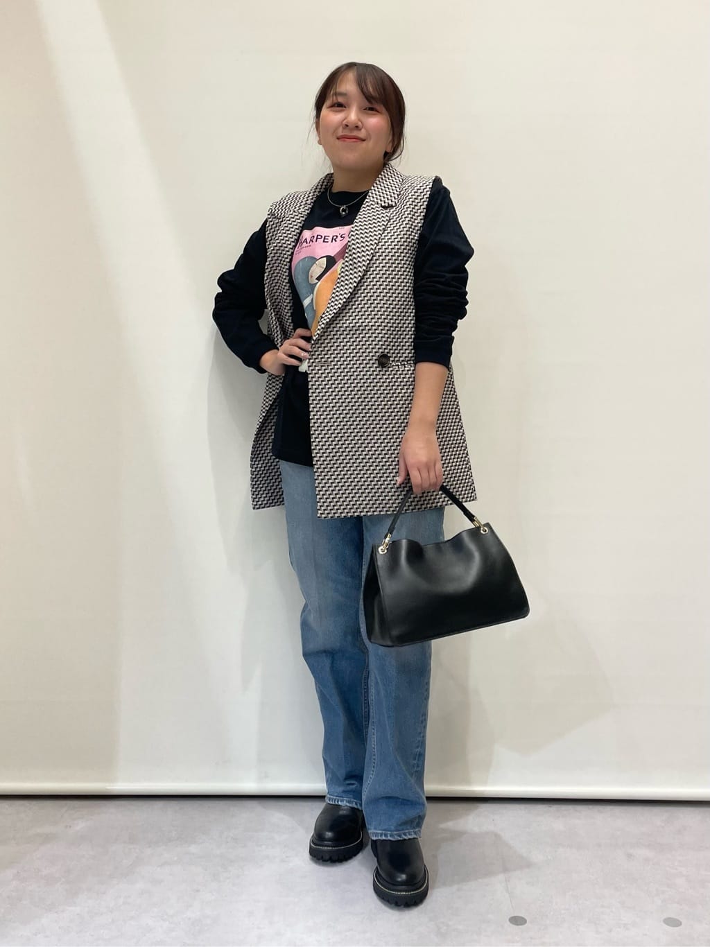 Vinのセンタープレスデニムパンツを使ったコーディネートを紹介します。｜Rakuten Fashion(楽天ファッション／旧楽天ブランドアベニュー)3514434