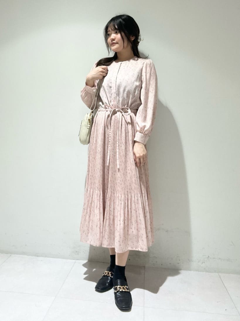 LAURA ASHLEYの【洗える/ウエストリボン付き/同柄アイテムあり】マノーローズ柄ワンピースを使ったコーディネートを紹介します。｜Rakuten Fashion(楽天ファッション／旧楽天ブランドアベニュー)3518072