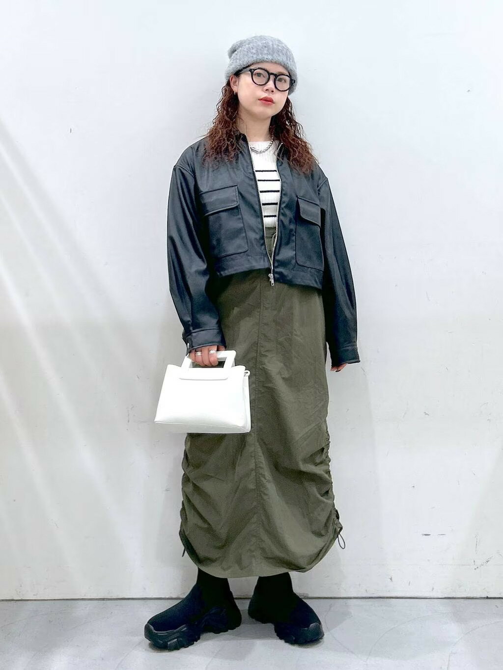 LAKOLEの2WAYスクエアミニショルダーBAGを使ったコーディネートを紹介します。｜Rakuten Fashion(楽天ファッション／旧楽天ブランドアベニュー)3525023