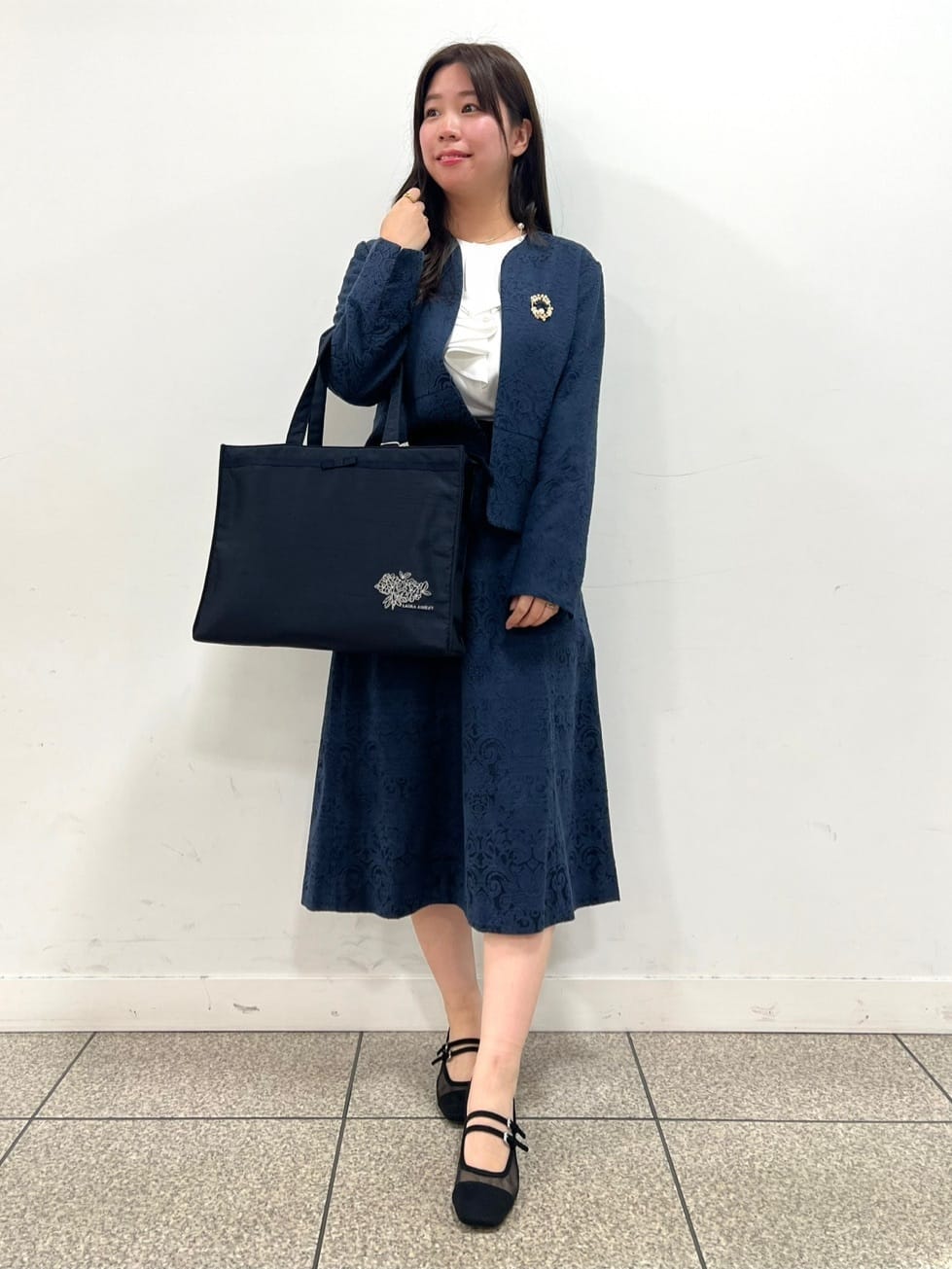 LAURA ASHLEYの【セレモニー/同柄アイテムあり】ノーカラージャカードジャケットを使ったコーディネートを紹介します。｜Rakuten Fashion(楽天ファッション／旧楽天ブランドアベニュー)3530864