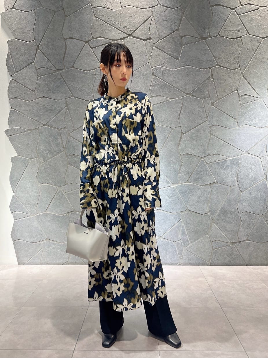 LASUDのサイドタック2WAYハンドバックを使ったコーディネートを紹介します。｜Rakuten Fashion(楽天ファッション／旧楽天ブランドアベニュー)3531320