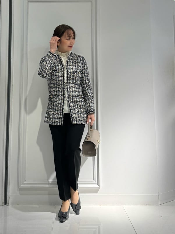 Vinのポケットフリルデザインテーパードパンツを使ったコーディネートを紹介します。｜Rakuten Fashion(楽天ファッション／旧楽天ブランドアベニュー)3532446