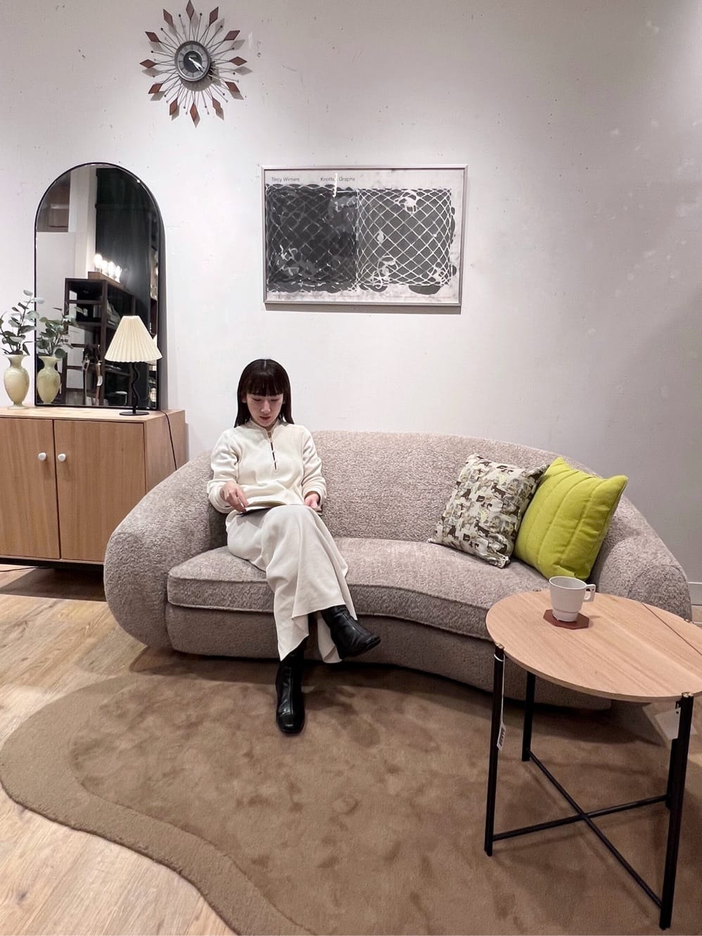 journal standard FurnitureのWAVY TABLE LAMP ウェービー テーブル ランプ 電球付属を使ったコーディネートを紹介します。｜Rakuten Fashion(楽天ファッション／旧楽天ブランドアベニュー)3538588