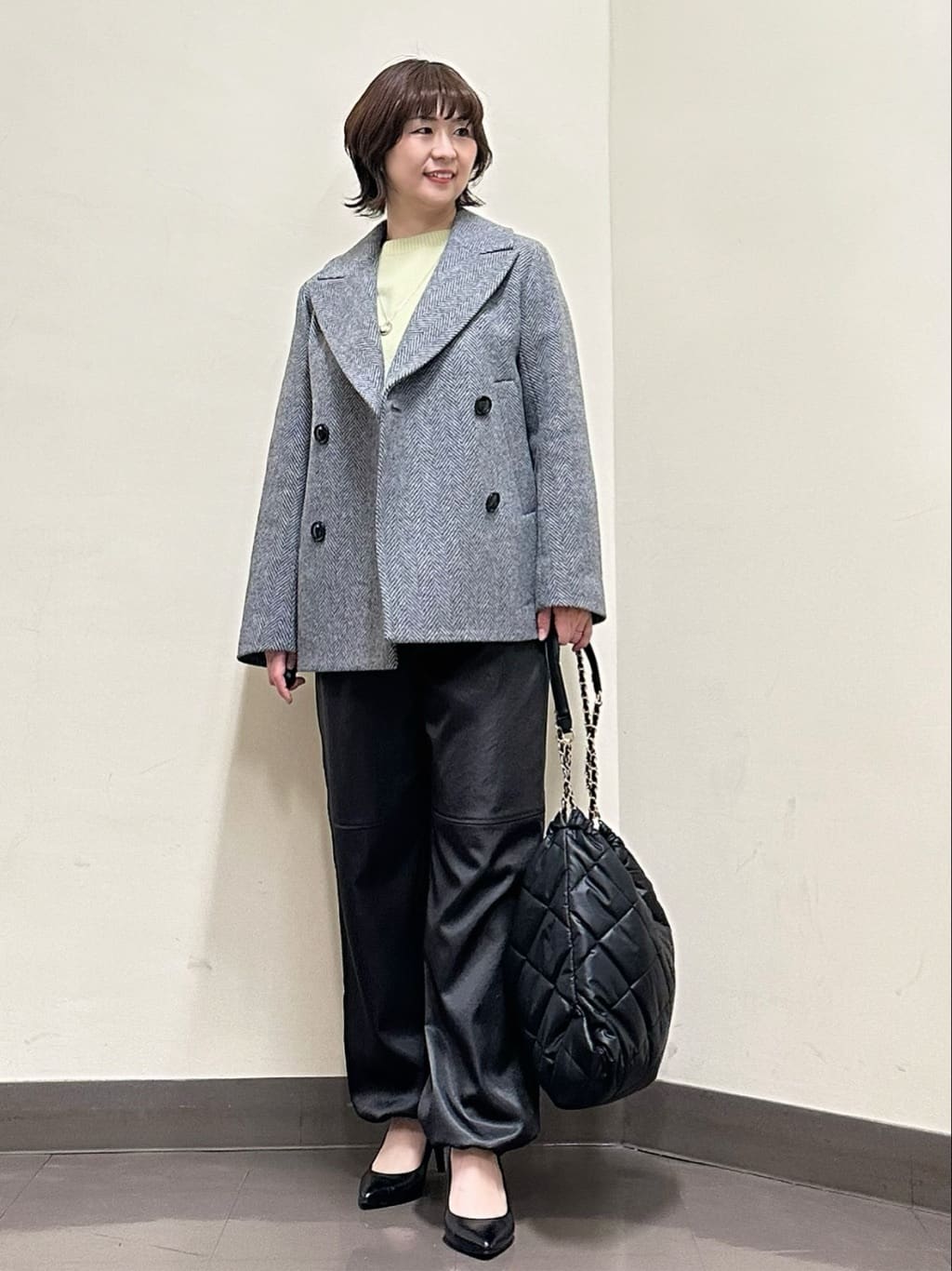 UNTITLEDの【ゆったりシルエット】パイルジャージ ミドル丈コートを使ったコーディネートを紹介します。｜Rakuten Fashion(楽天ファッション／旧楽天ブランドアベニュー)3547046