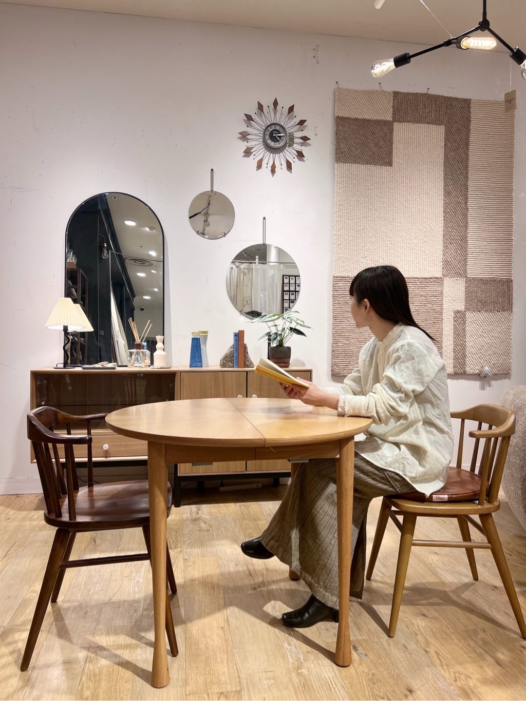 journal standard FurnitureのWAVY TABLE LAMP ウェービー テーブル ランプ 電球付属を使ったコーディネートを紹介します。｜Rakuten Fashion(楽天ファッション／旧楽天ブランドアベニュー)3554872