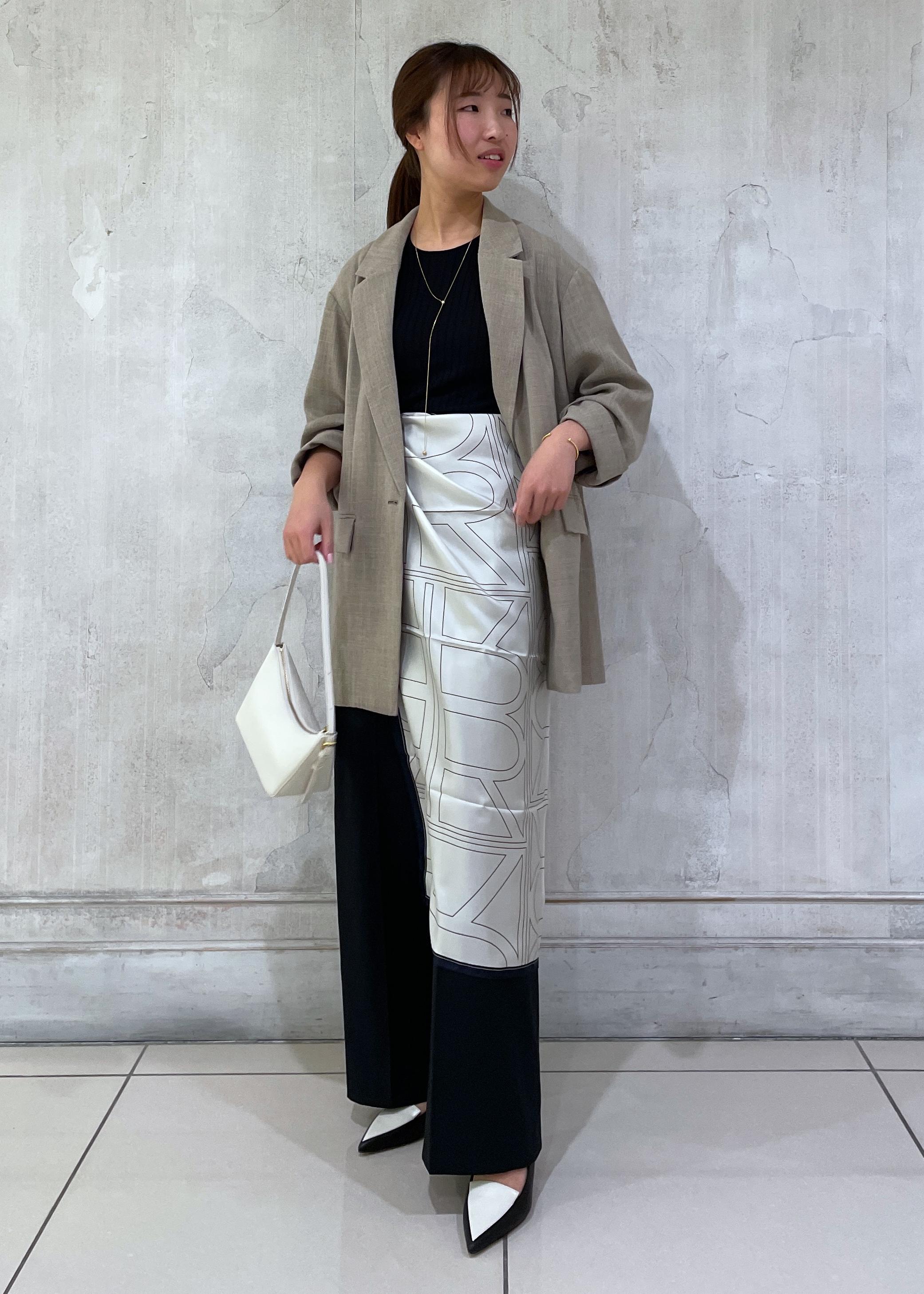ROPE'のアシンメトリーセイルフォルムバッグを使ったコーディネートを紹介します。｜Rakuten Fashion(楽天ファッション／旧楽天ブランドアベニュー)3643808