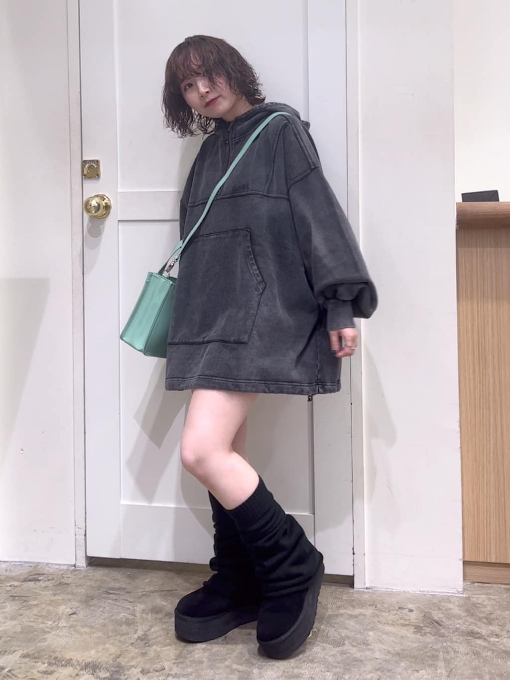 X-girlのSWEAT ANORAK PARKA アノラック X-girlを使ったコーディネートを紹介します。｜Rakuten Fashion(楽天ファッション／旧楽天ブランドアベニュー)3571060