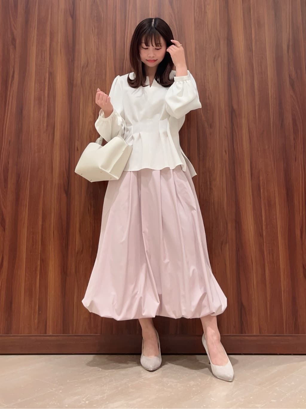 Vinのサイドタック2WAYハンドバックを使ったコーディネートを紹介します。｜Rakuten Fashion(楽天ファッション／旧楽天ブランドアベニュー)3575496