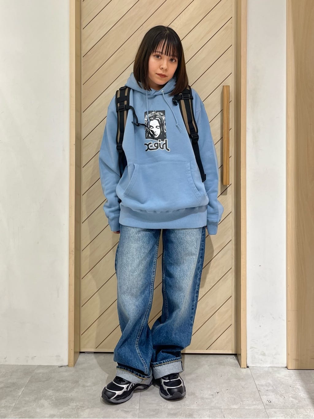 X-girlのGRUNGE FACE SWEAT HOODIE パーカー X-girlを使ったコーディネートを紹介します。｜Rakuten Fashion(楽天ファッション／旧楽天ブランドアベニュー)3576657