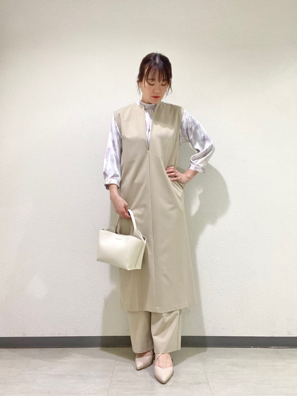 LASUDのサイドタック2WAYハンドバックを使ったコーディネートを紹介します。｜Rakuten Fashion(楽天ファッション／旧楽天ブランドアベニュー)3586658