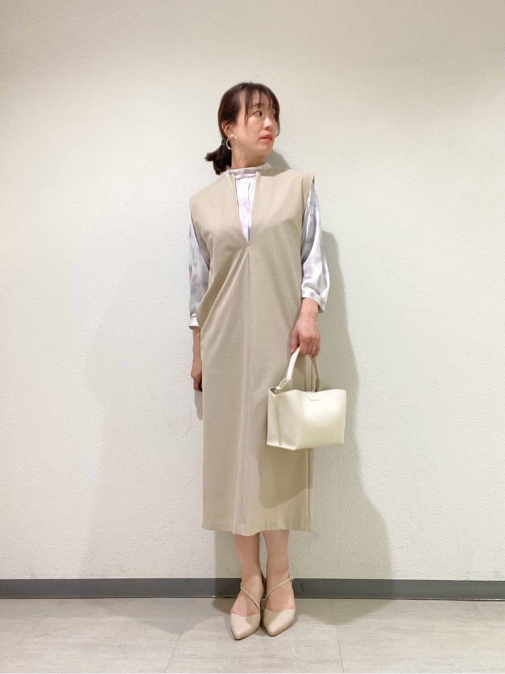 LASUDのサイドタック2WAYハンドバックを使ったコーディネートを紹介します。｜Rakuten Fashion(楽天ファッション／旧楽天ブランドアベニュー)3586660