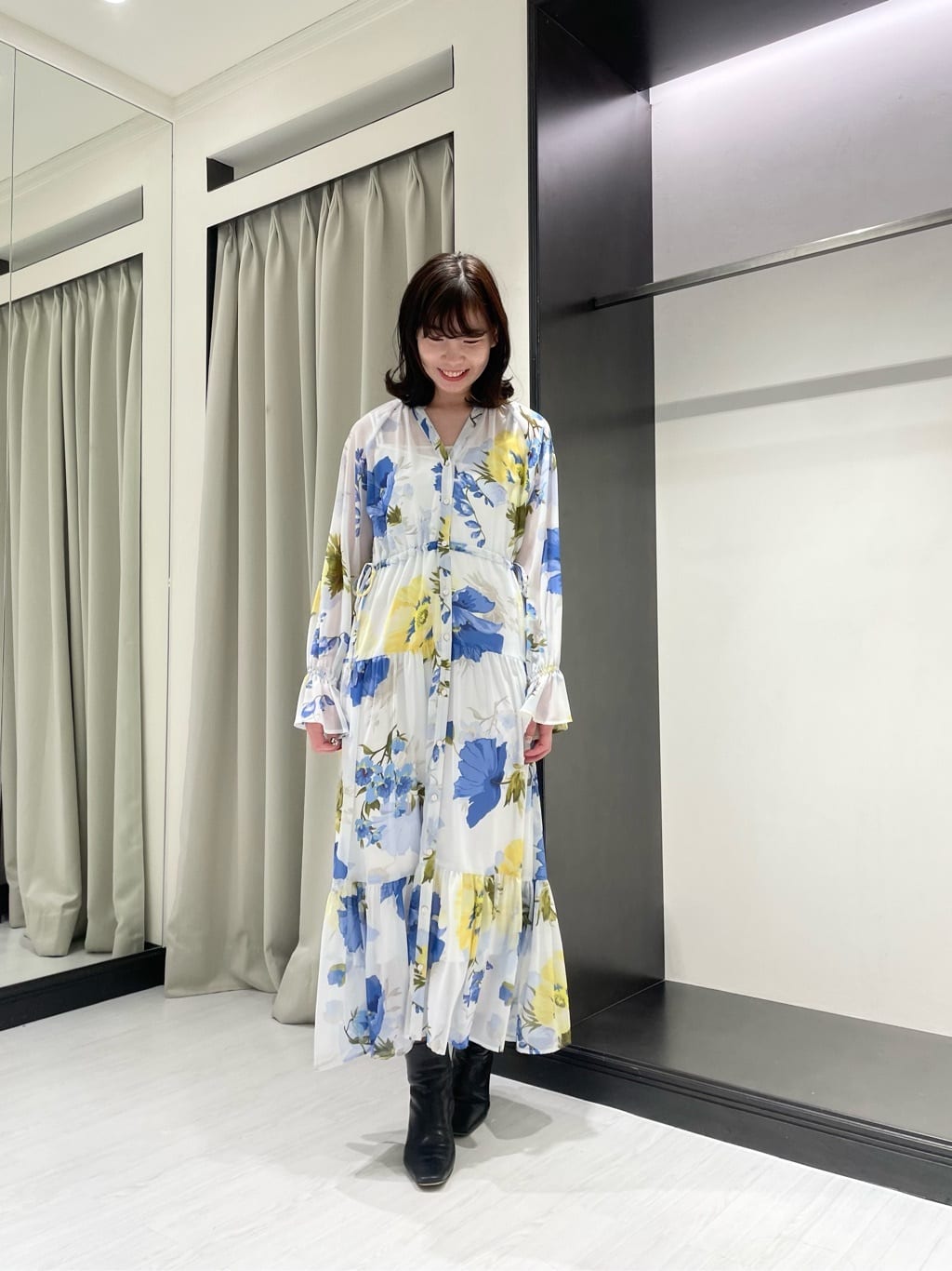 GRACE CONTINENTALのビッグボタニカルシャツワンピースを使った  