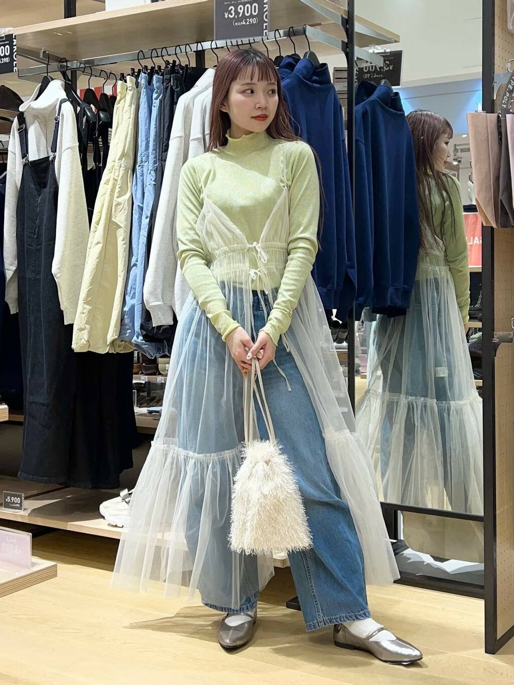 LAKOLEのチュールキャミワンピースを使ったコーディネートを紹介します。｜Rakuten Fashion(楽天ファッション／旧楽天ブランドアベニュー)3591995