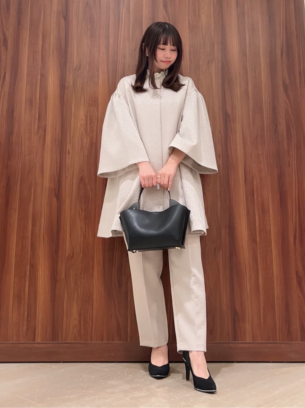 Vinのサイドタック2WAYハンドバックを使ったコーディネートを紹介します。｜Rakuten Fashion(楽天ファッション／旧楽天ブランドアベニュー)3598801