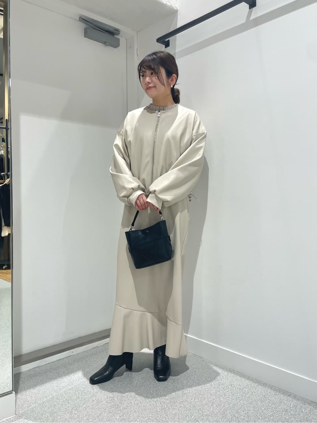 Vinのレザータッチマーメイドスカートを使ったコーディネートを紹介します。｜Rakuten Fashion(楽天ファッション／旧楽天ブランドアベニュー)3602041