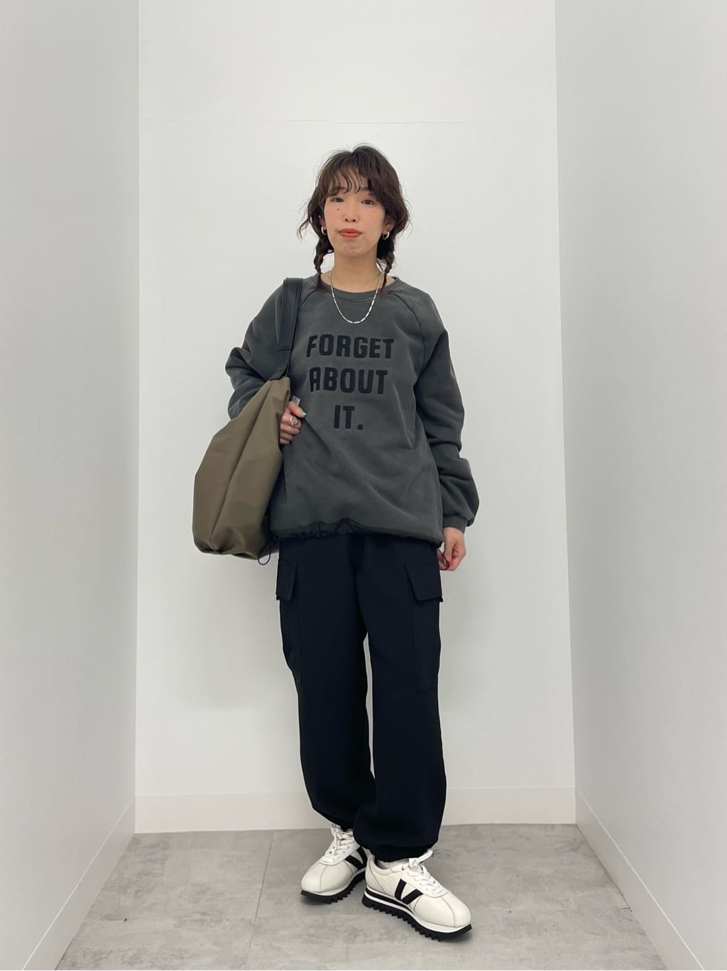 LASUDのヴィンテージライク刺繍ロゴスウェットを使ったコーディネートを紹介します。｜Rakuten Fashion(楽天ファッション／旧楽天ブランドアベニュー)3610708