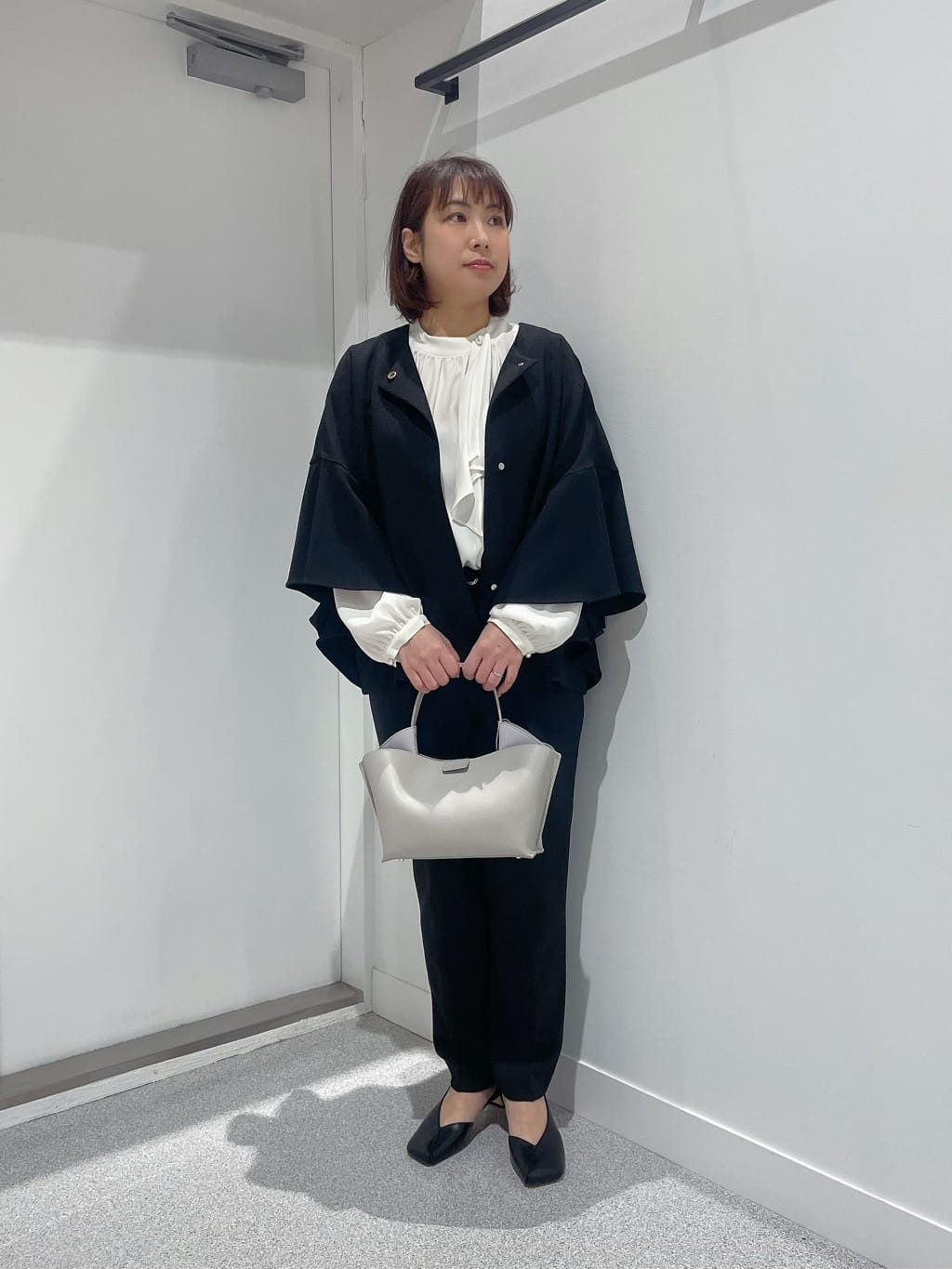 Vinのサイドタック2WAYハンドバックを使ったコーディネートを紹介します。｜Rakuten Fashion(楽天ファッション／旧楽天ブランドアベニュー)3611958