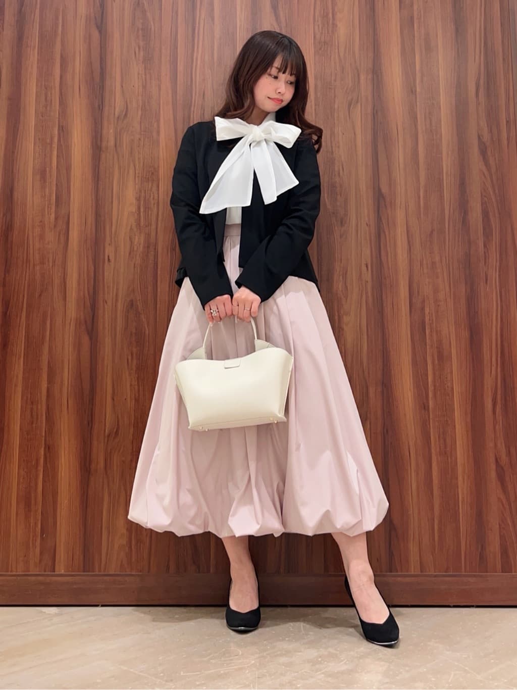 Vinのサイドタック2WAYハンドバックを使ったコーディネートを紹介します。｜Rakuten Fashion(楽天ファッション／旧楽天ブランドアベニュー)3620486