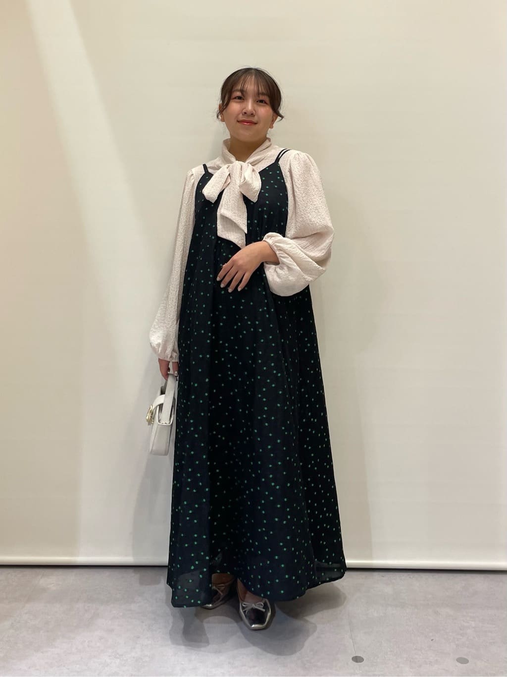 Vinのドットジャガードキャミワンピースを使ったコーディネートを紹介します。｜Rakuten Fashion(楽天ファッション／旧楽天ブランドアベニュー)3620651