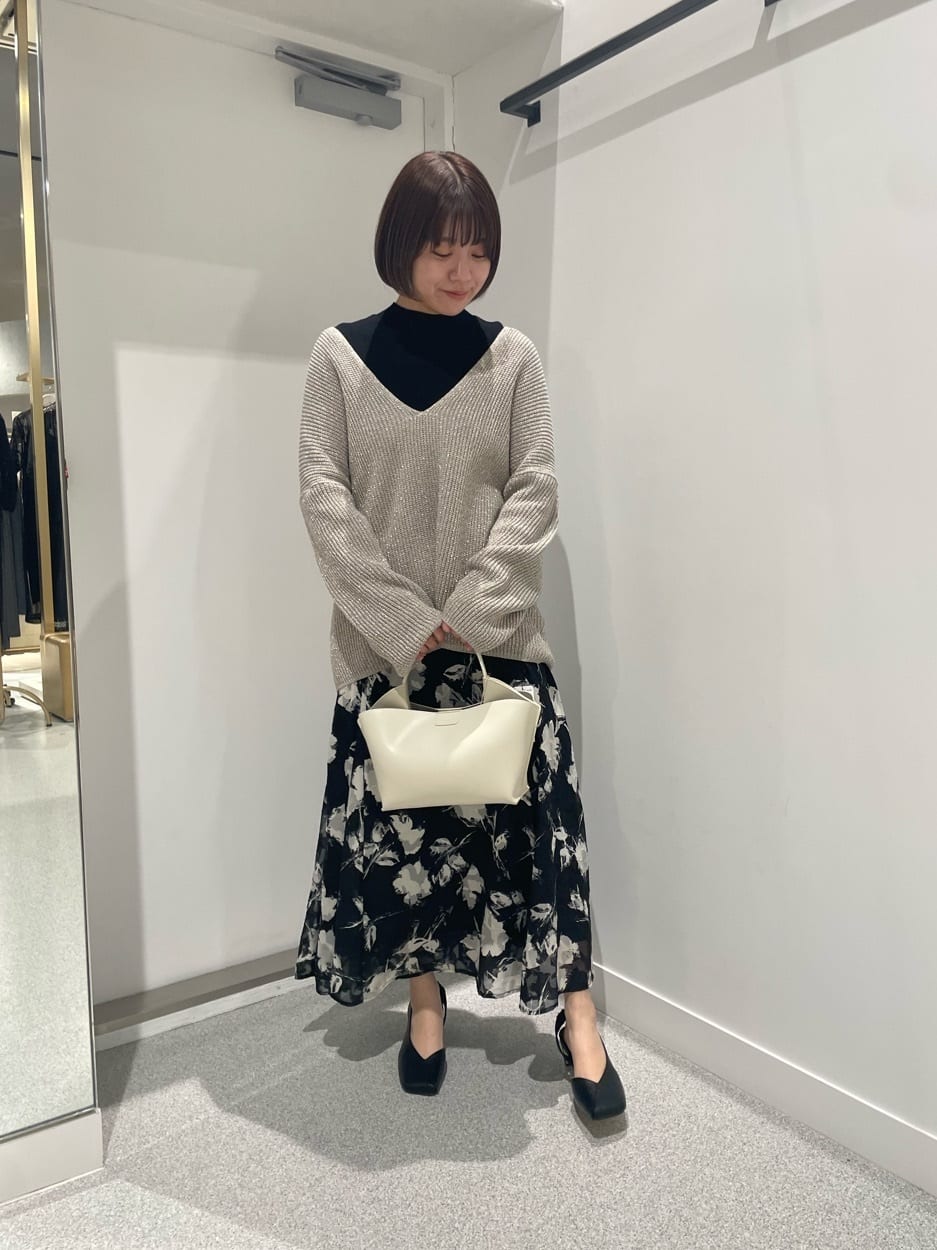 Vinのサイドタック2WAYハンドバックを使ったコーディネートを紹介します。｜Rakuten Fashion(楽天ファッション／旧楽天ブランドアベニュー)3630920