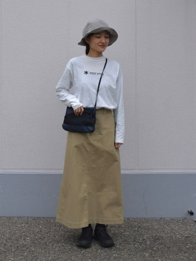 Snow PeakのSoft Cotton Logo Long Sleeve T-Shirtを使ったコーディネートを紹介します。｜Rakuten Fashion(楽天ファッション／旧楽天ブランドアベニュー)3638070