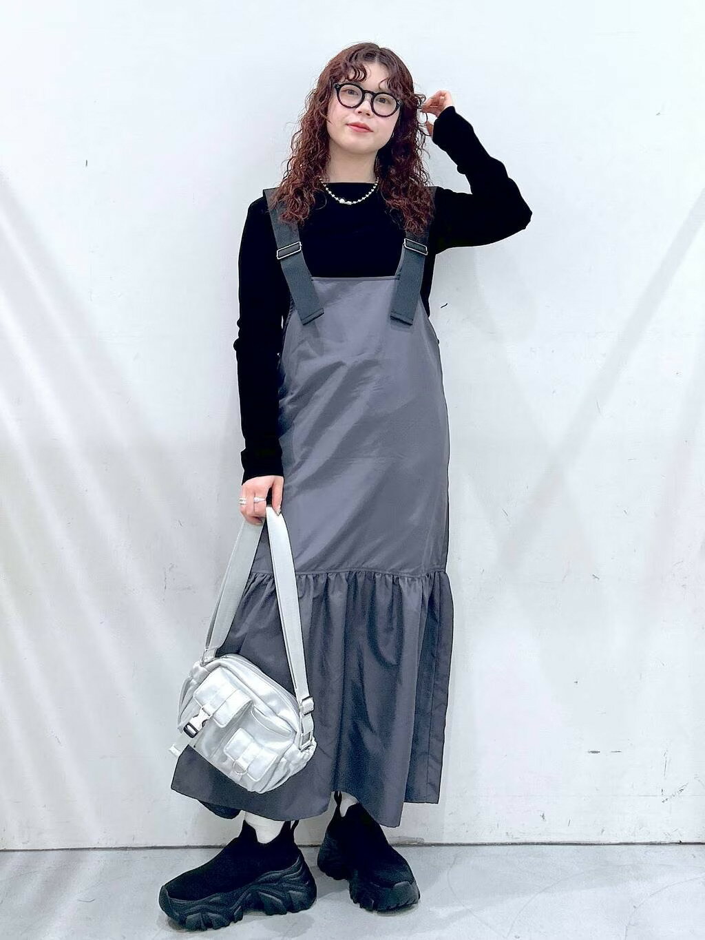 LAKOLEのスクエアポケットミニショルダーバッグを使ったコーディネートを紹介します。｜Rakuten Fashion(楽天ファッション／旧楽天ブランドアベニュー)3640036