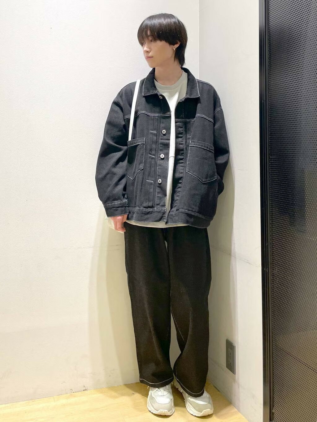 LAKOLEのジップショルダーバッグを使ったコーディネートを紹介します。｜Rakuten Fashion(楽天ファッション／旧楽天ブランドアベニュー)3640066