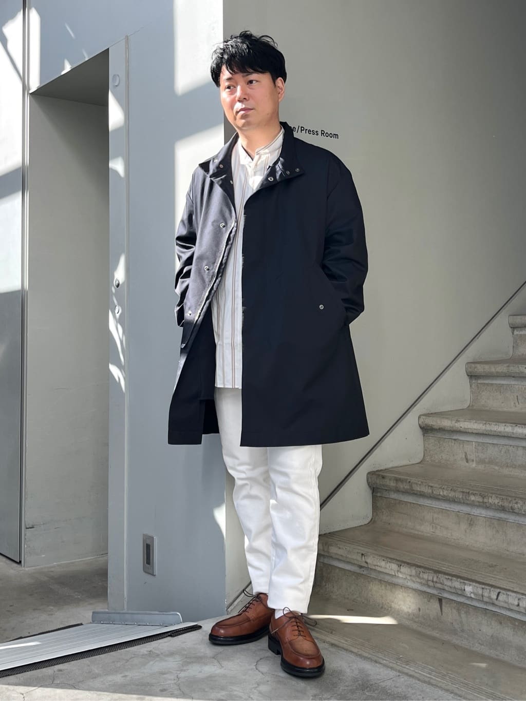 TAKEO KIKUCHIの100/2ストライプ バンドカラーシャツを使ったコーディネートを紹介します。｜Rakuten Fashion(楽天ファッション／旧楽天ブランドアベニュー)3659173