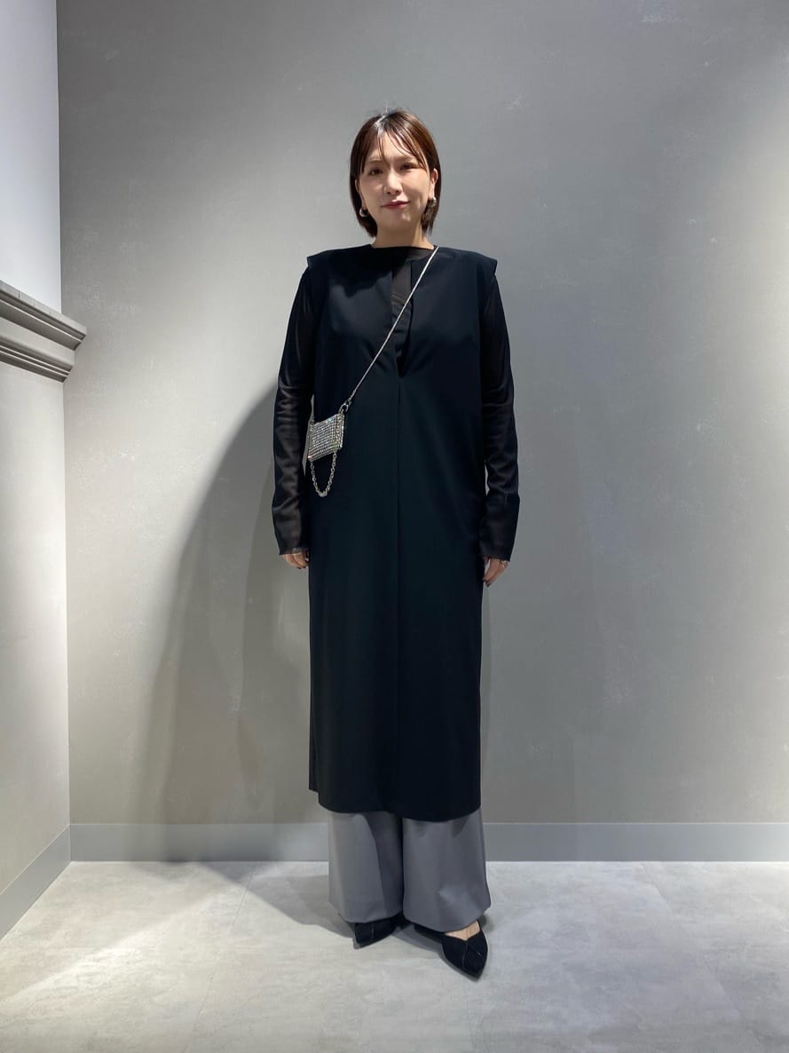 LASUDのツイル�Xネックワンピースを使ったコーディネートを紹介します。｜Rakuten Fashion(楽天ファッション／旧楽天ブランドアベニュー)3659789